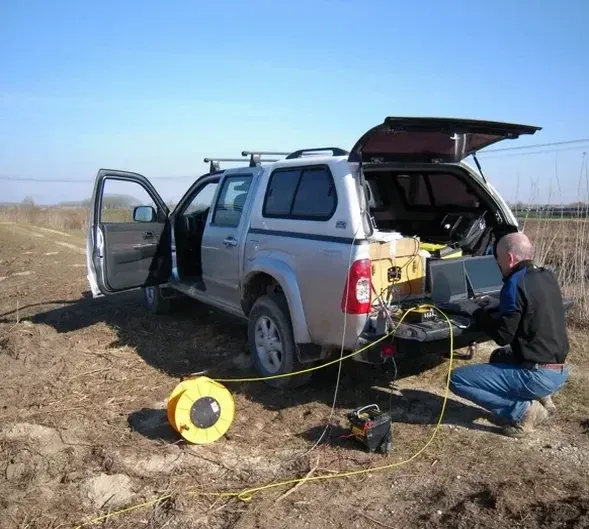 Illustrative image of Seismic tomography (refraction/reflection) in Brandon Manitoba